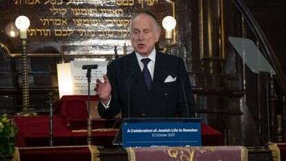 נשיא הקונגרס היהודי העולמי רונלד לאודר נואם בפתח הפורום המיוחד למאבק באנטישמיות. | שחר עזרן