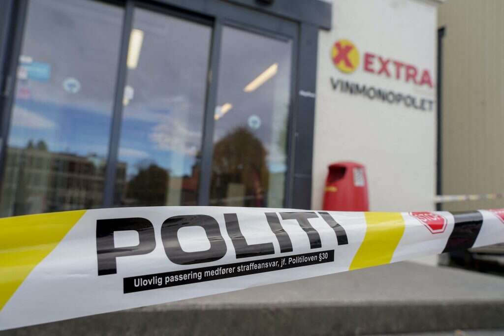 מחסום משטרתי בכניסה לסופרמרקט שהותקף. | AFP מחסום משטרתי בכניסה לסופרמרקט שהותקף. | AFP