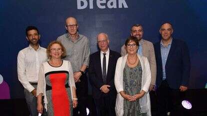 מימין: פרופ' דן פאר, סגן הנשיא למו"פ, פרופ' דומניקו אגוסטיני, פרופ' דלית רום שילוני, פרופ' אריאל פורת, נשיא אוני ת"א, פרופ' מרק שטייף, הרקטור, פרופ' אמליה פרידמן, פרופ' יוסי יובל. קרדיט: ישראל הדרי