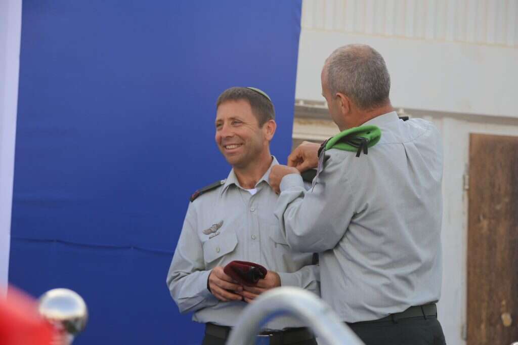 המפקד החדש של האוגדה, תא"ל אבי בלוט, אתמול. | דו"צ