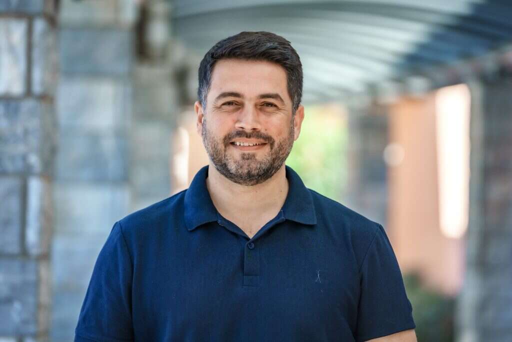 דולאן אבו־סאלח. | אנצ'ו גוש, ג'יני