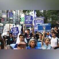 מחאה נגד החלטת בן אנד ג'ריס. | גטי אימג'ס