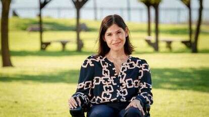 קארין אלהרר. | אנצ׳ו גוש-ג׳יני