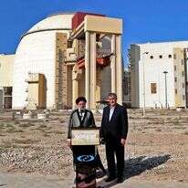 אברהים ראיסי בפתח הכור בבושהאר. | AFP