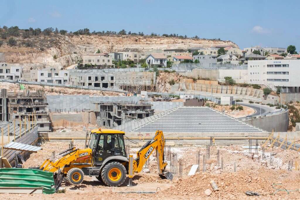 בנייה ביהודה ושומרון. | אבישג שאר ישוב
