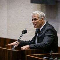 יאיר לפיד במליאה באזכרה לרבין. "צאציו האידיאולוגיים של יגאל עמיר יושבים היום בכנסת". | נועם מושקוביץ, דוברות הכנסת