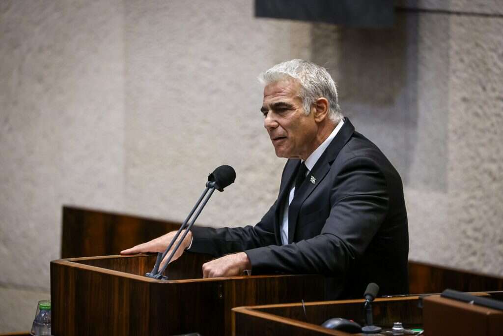 יאיר לפיד במליאה באזכרה לרבין. "צאציו האידיאולוגיים של יגאל עמיר יושבים היום בכנסת". | נועם מושקוביץ, דוברות הכנסת