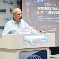 השר עמר בר לב נואם בכנס של המכן למחקרי ביטחון לאומי. ללא קרדיט