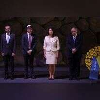 אן לינדה בביקורה ביד ושם. | EPA