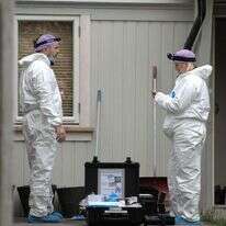 חוקרים פורנזיים של משטרת נורווגיה באחת מזירות הרצח. | AFP