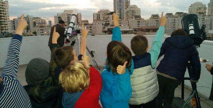 חוג במצפה הכוכבים. | יחצ