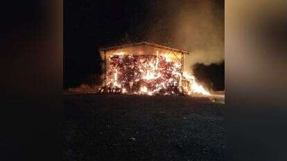 המתבן שנשרף בקיבוץ הסמוך לקריית שמונה, הלילה