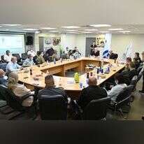 שר הביטחון בביקור בטייבה. | אריאל חרמוני, משרד הביטחון