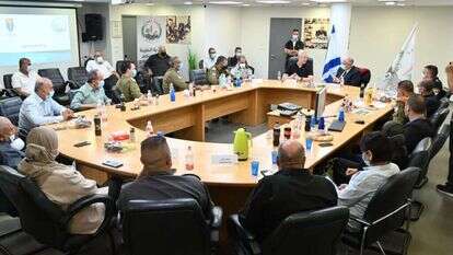 שר הביטחון בביקור בטייבה. | אריאל חרמוני, משרד הביטחון