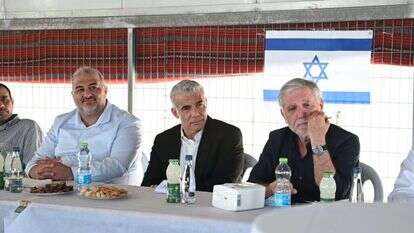 מאיר כהן, יאיר לפיד, מנסור עבאס. יש עתיד בסיור בנגב. | אלעד גוטמן