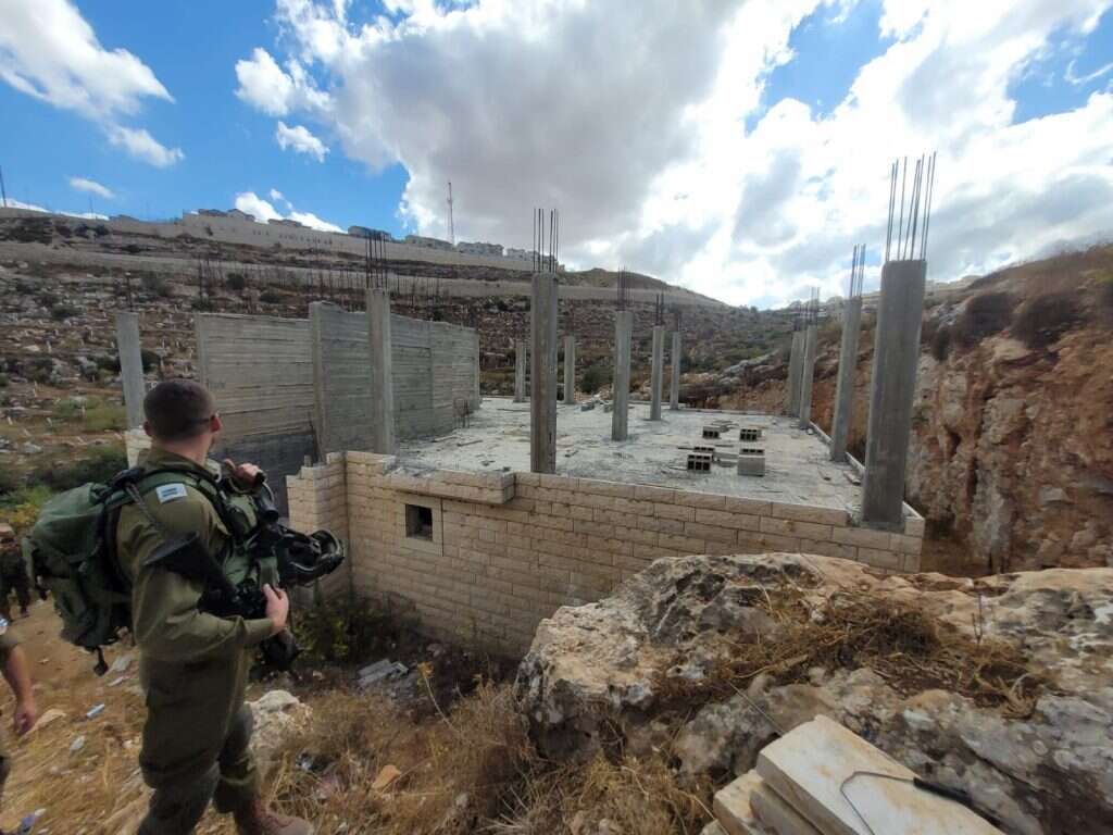 בנייה בלתי חוקית סמוך לאפרת. | מועצה מקומית אפרת