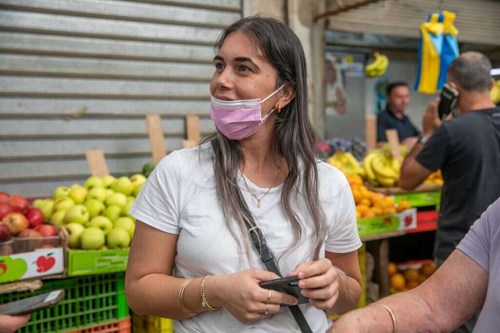 יפית. | יוסי אלוני