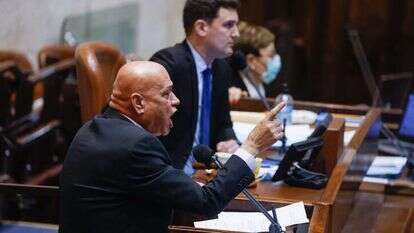 השר עיסאווי פריג' נואם במליאה בדיון על ההכרה בטבח בכפר קאסם. | אוליבייה פיטוסי/פלאש90