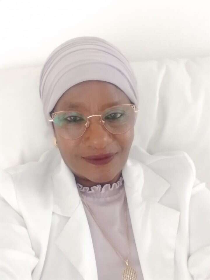 לימדה אותי הכול. האם, תקווה