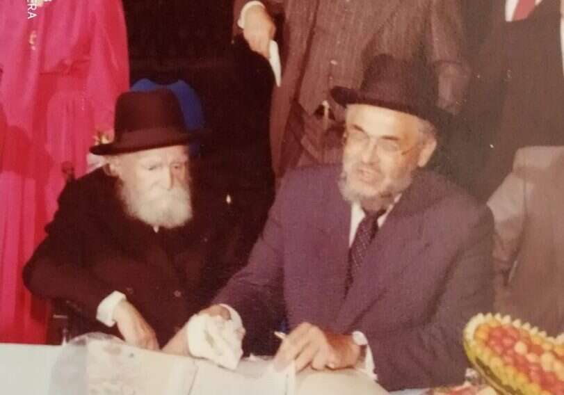 הרב טנדלר עם חמיו הרב משה פיינשטיין, 1983. | באדיבות המשפחה