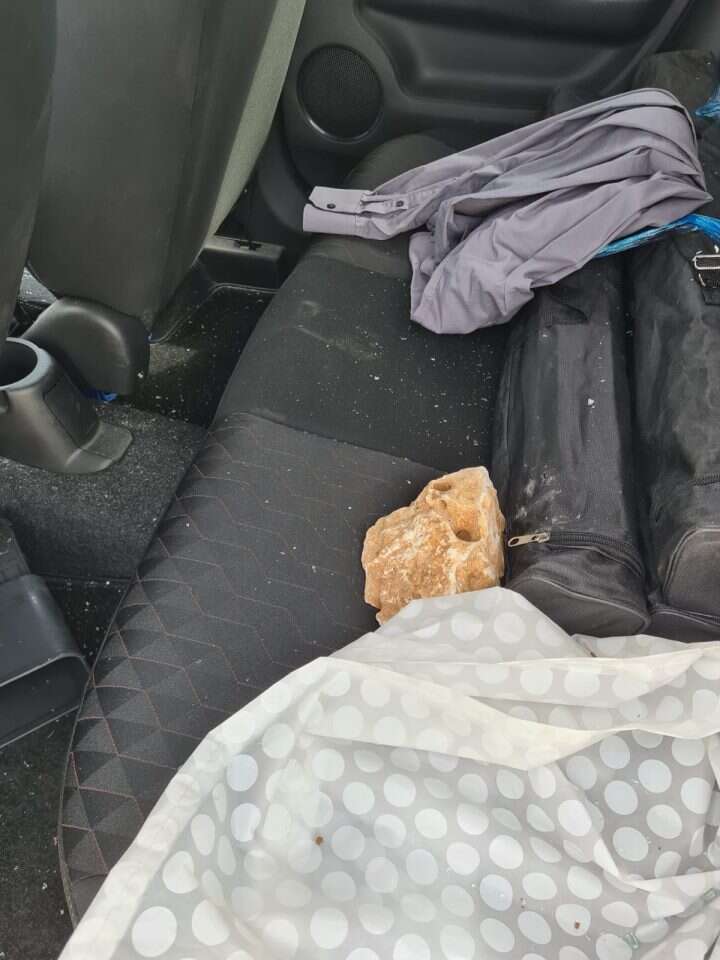 אבנים על פעילי 'אם תרצו' בכביש 60. | אם תרצו