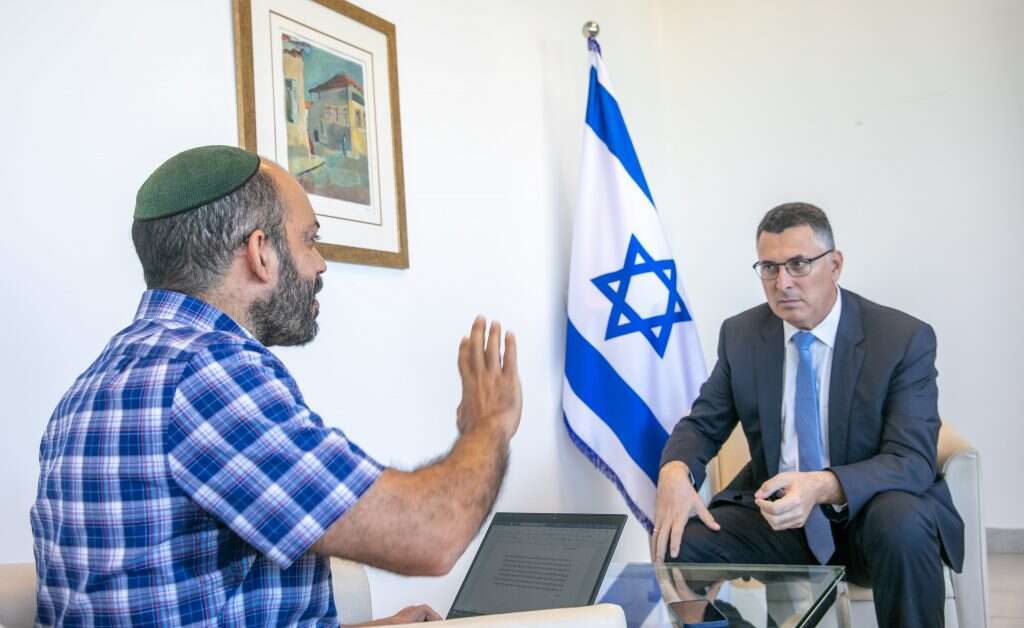 שר המשפטים גדעון סער בשיחה עם כתבנו. | יוסי אלוני