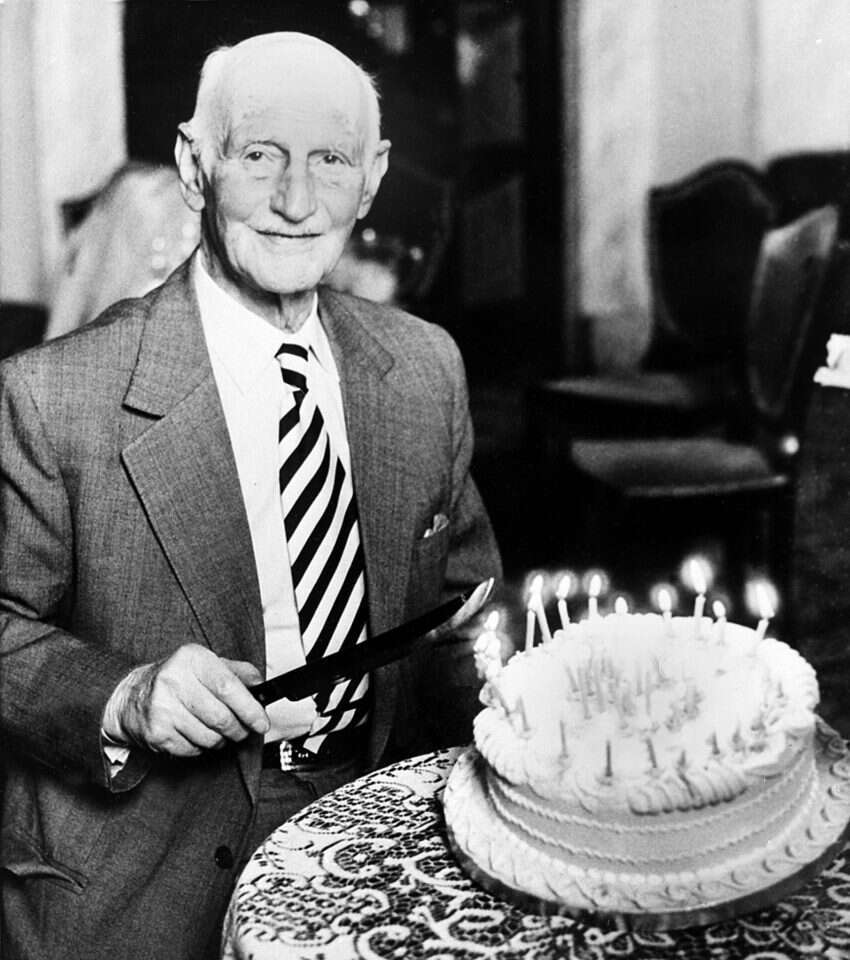 "כשהוא נכנס, כאילו השמש נכנסה". אוטו פרנק. | AP