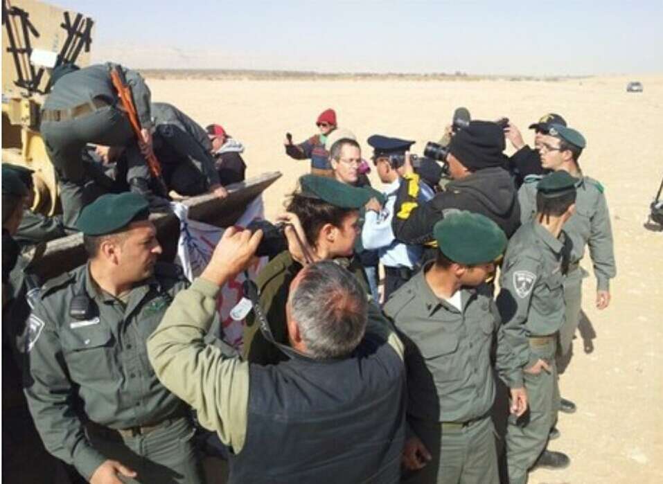 ההתייחסות התקשורתית הנרחבת הובילה להסכם. המאבק על חולות סמר, פפאי במרכז התמונה. | דב גרינבלט, החברה להגנת הטבע