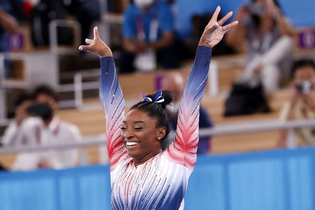 התמודדות היא גם לקחת צעד אחורה. סיימון ביילס באולימפיאדה. | EPA התמודדות היא גם לקחת צעד אחורה. סיימון ביילס באולימפיאדה. | EPA