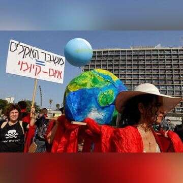 הפגנה למלחמה במשבר האקלים העולמי בתל אביב. | AFP