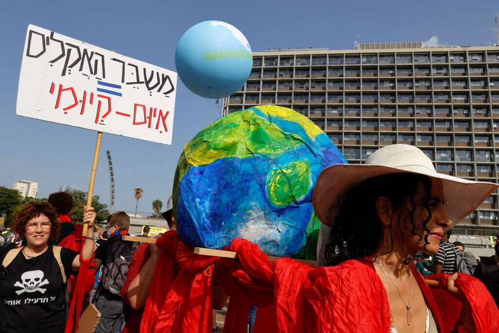 הפגנה למלחמה במשבר האקלים העולמי בתל אביב. | AFP