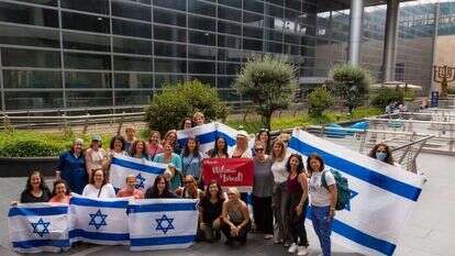 נשות ארגון מומנטום מתוך המשלחת האחרונה שנחתה בישראל. | אבירם ולדמן