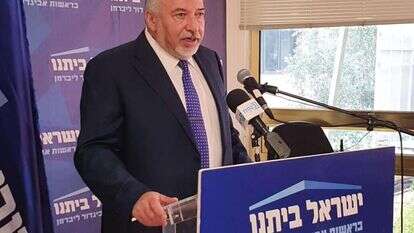 השר ליברמן בפתח ישיבת הסיעה. | דוברות ישראל ביתנו