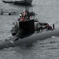 הצוללת הגרעינית האמריקנית קונטיקט. | U.S. Navy/MC3 Timothy Aguirre