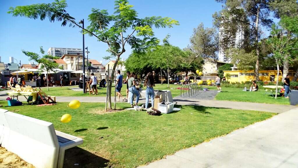 פארק הסופרים (למצולמים אין קשר לכתבה). | זלר זלמנסון