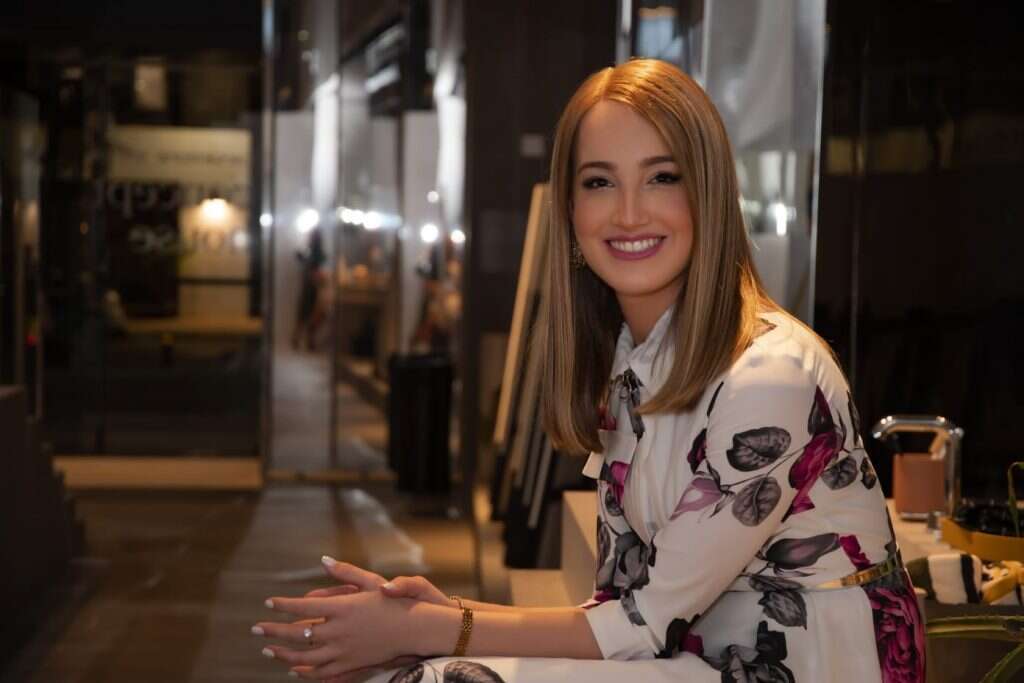 נטשו את האולם כשעלתה על מסלול האופנה בדובאי. יעל צין