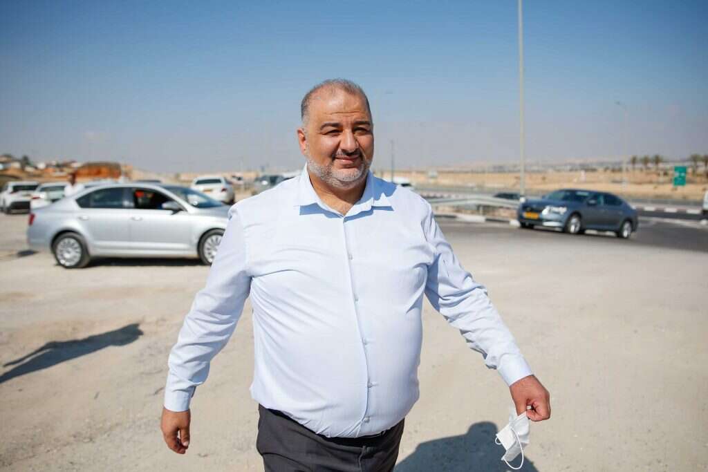 "כל ראשי הרשויות הערביות זקוקים לו, והוא יודע את זה". מנסור עבאס. | פלאש 90 "כל ראשי הרשויות הערביות זקוקים לו, והוא יודע את זה". מנסור עבאס. | פלאש 90