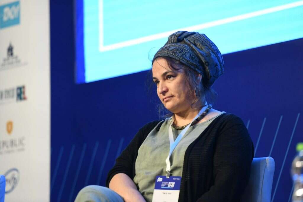 דסי בארי. | שריה דיאמנט דסי בארי. | שריה דיאמנט