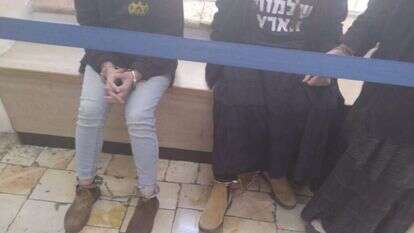 שלוש מהעצירות בפרשת סנדק. | רות גרוסמן