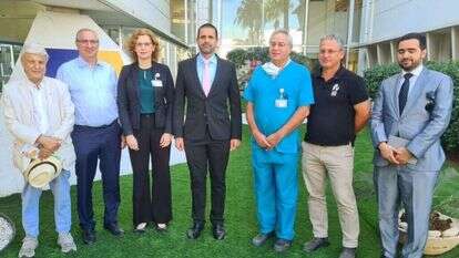 מימין: מנכ"ל הצל ליבו של ילד סיימון פישר,
מנהל היחידה לניתוחי לב ילדים בוולפסון ד"ר ליאור ששון, שגריר בחריין בישראל חאלד אל ג'לאמה, מנכ"לית ביה"ח וולפסון ד"ר ענת אנגל, שגריר ישראל בבחריין איתן נאה, יו"ר הצל ליבו של ילד יורם כהן. | דוברת וולפסון מימין: מנכ"ל הצל ליבו של ילד סיימון פישר,
מנהל היחידה לניתוחי לב ילדים בוולפסון ד"ר ליאור ששון, שגריר בחריין בישראל חאלד אל ג'לאמה, מנכ"לית ביה"ח וולפסון ד"ר ענת אנגל, שגריר ישראל בבחריין איתן נאה, יו"ר הצל ליבו של ילד יורם כהן. | דוברת וולפסון