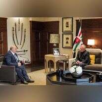 עבאס בפגישתו עם עבדאללה מלך ירדן. | AFP