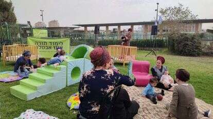 מחאת "מעון ראש הממשלה" שהתקיימה בשבוע שעבר מול הכנסת. | פורום תורתן אומנותן