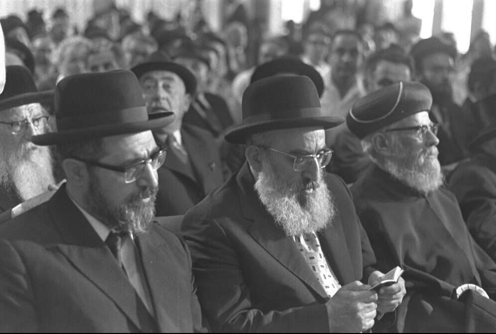 הרב שלמה גורן בפתיחת הבחירות לרבנות הראשית, 1972. | פריץ כהן, לע"מ