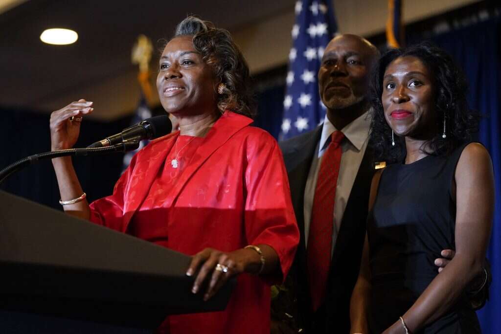 וינסום סירס נואמת לאחר פרסום תוצאות הבחירות. | AP וינסום סירס נואמת לאחר פרסום תוצאות הבחירות. | AP