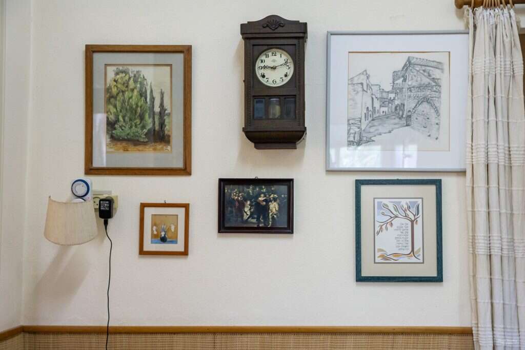 התמונות בביתו של מאיר באום, משואות יצחק. | ברוך גרינברג התמונות בביתו של מאיר באום, משואות יצחק. | ברוך גרינברג