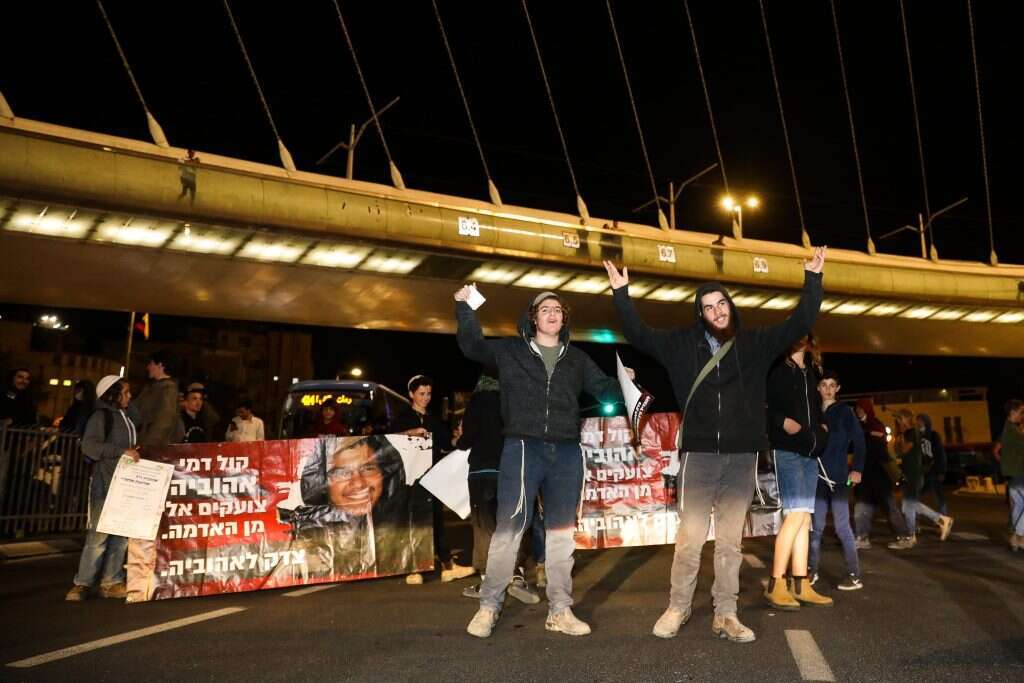 "אין מישהו שחושב שלזורק אבנים מגיע למות בַּמקום". הפגנת "צדק לאהוביה" בירושלים, בשבוע שעבר. | יונתן זינדל, פלאש 90