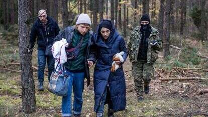 פליטים שהגיעו מבלארוס ביער בפולין, בחודש הקודם. | AFP