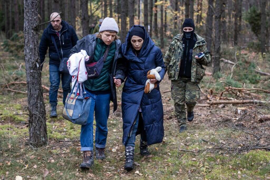 פליטים שהגיעו מבלארוס ביער בפולין, בחודש הקודם. | AFP