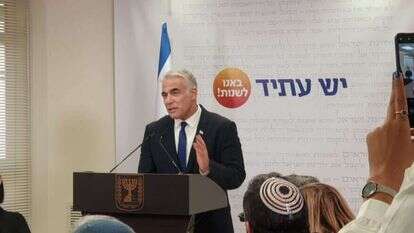 שר החוץ לפיד בישיבת סיעת יש עתיד. | עטרה גרמן