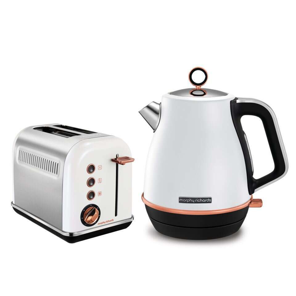 קומקום ומצנם תואמים מסדרת רוז גולד, מבית מרפי ריצ'רדס. | יחצ